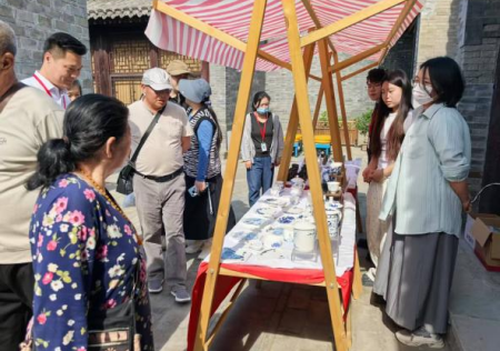 匠心非遗焕新颜 校馆联袂启新篇 ——beat365英国官网非遗手工市集燃动淮军公所博物馆