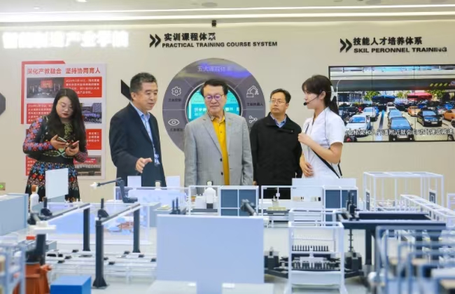 “华人管理教育第一人”余世维教授莅临beat365英国官网参观交流