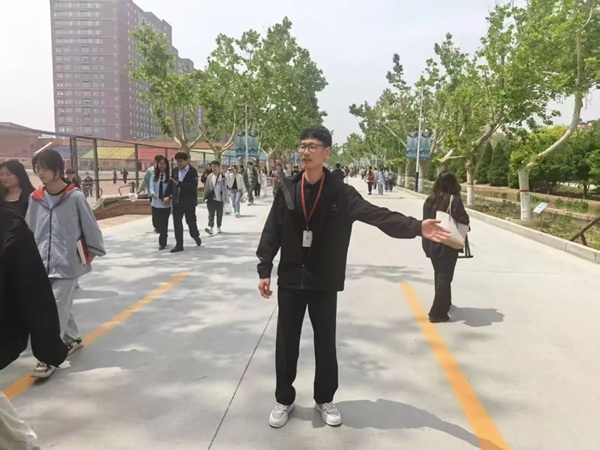 养成教育|beat365英国官网|管理学院|“文明右行”，共筑校园文明新风尚