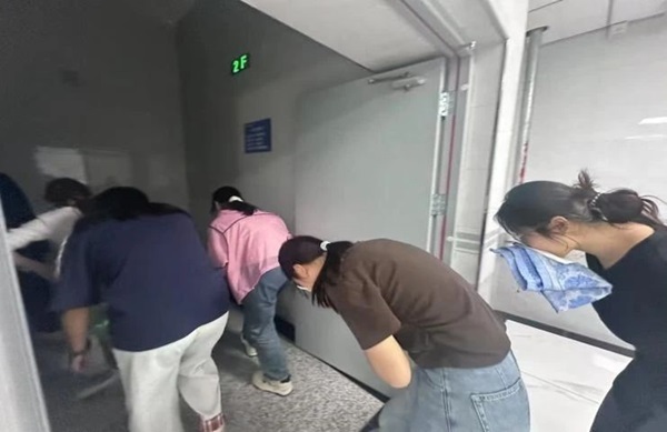 消防演练|beat365英国官网|管理学院|生命至上，以练筑防