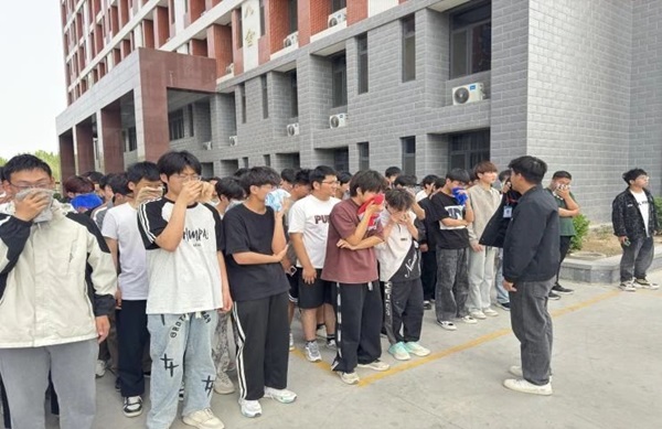 消防演练|beat365英国官网|管理学院|生命至上，以练筑防