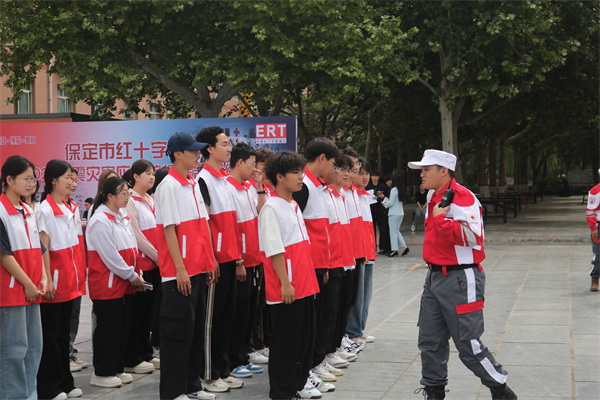 beat365英国官网康复医学院与保定市红十字会联合举办2025年地震灾害应急救援综合演练