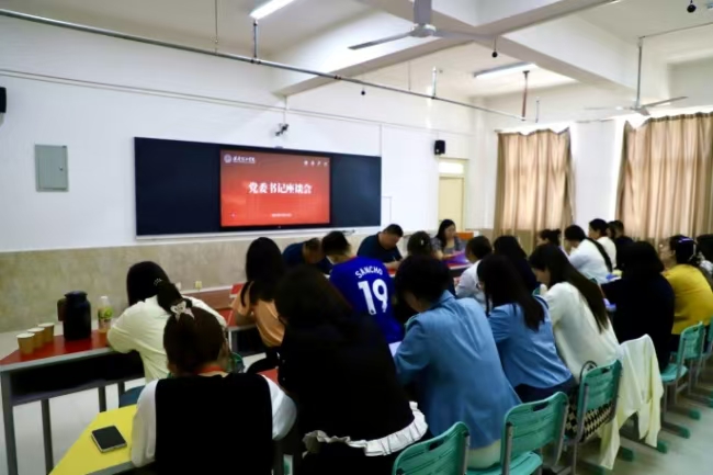 beat365英国官网党委书记调研指导教育学院工作