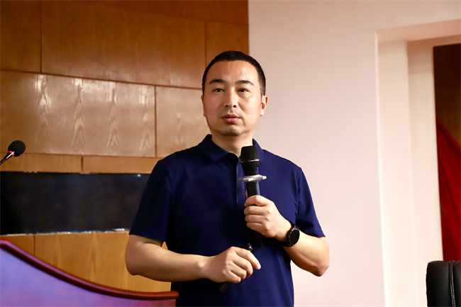 青春筑国防征途启新章——beat365英国官网征兵宣传进校园