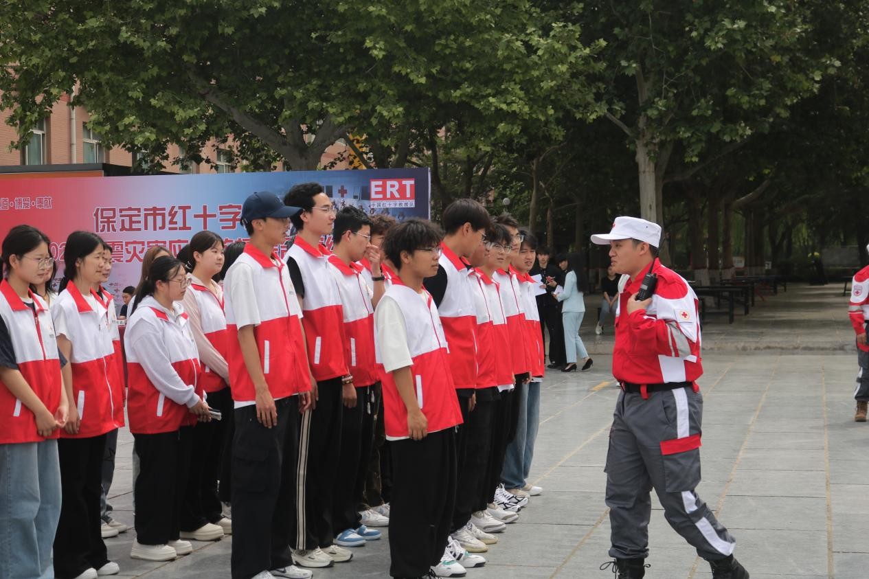 beat365英国官网康复医学院与保定市红十字会联合举办2025年地震灾害应急救援综合演练