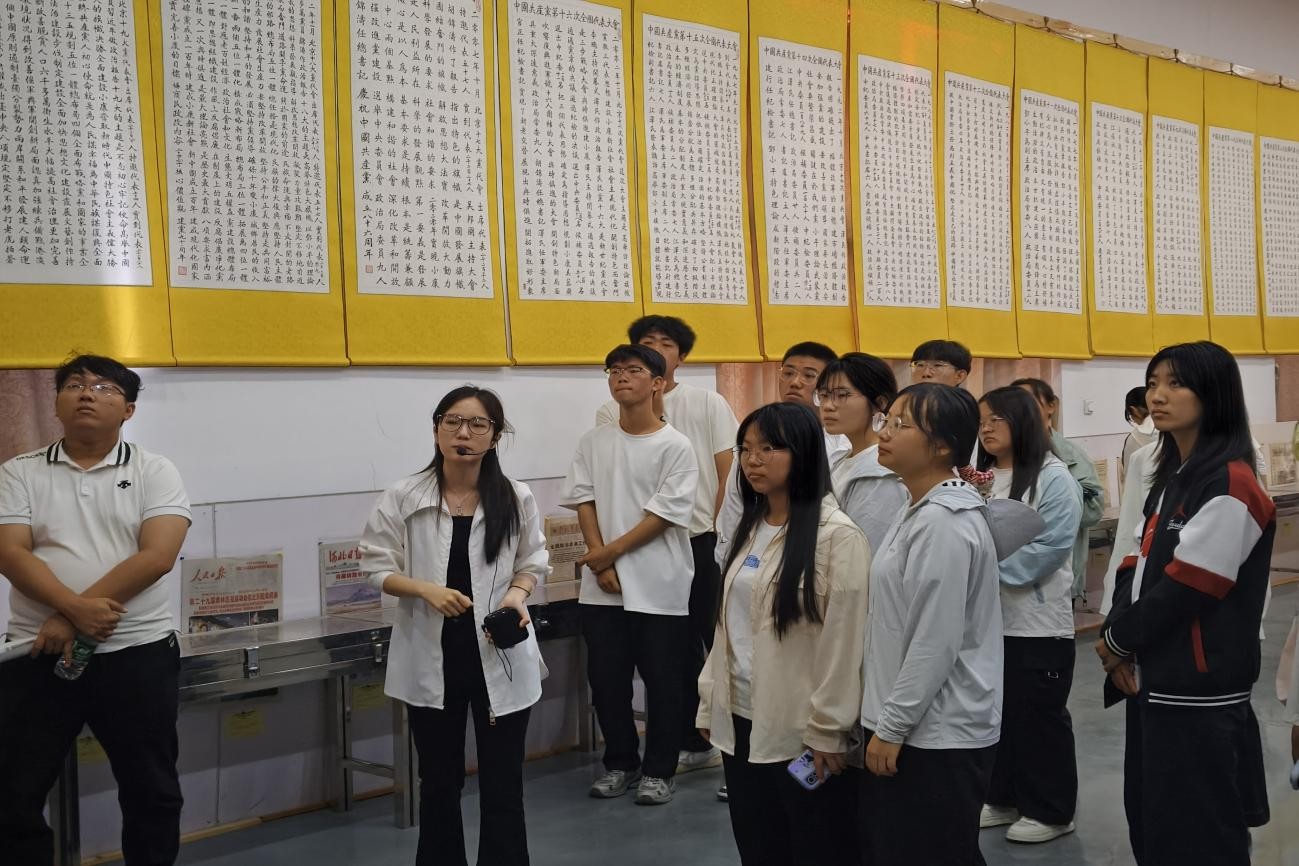 红劳融合育新人|beat365英国官网管理科学与工程学院开展“品读红色日记,践行劳动精神”主题研学实践