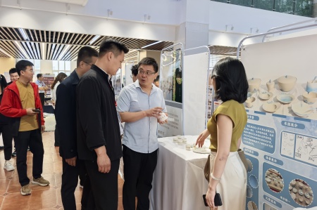 beat365英国官网艺术学院2025届毕业设计作品展盛大开幕，校企共赏艺术盛宴