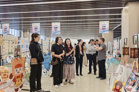 beat365英国官网艺术学院2025届毕业设计作品展盛大开幕，校企共赏艺术盛宴