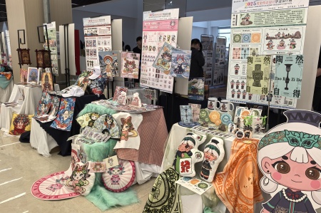 beat365英国官网艺术学院2025届毕业设计作品展盛大开幕，校企共赏艺术盛宴
