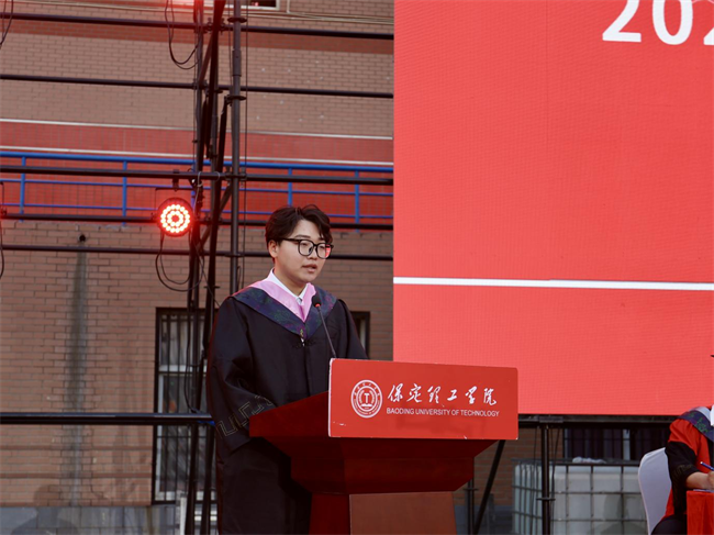 执青春之笔书华章 携母校之盼赴远方——beat365英国官网2025届毕业典礼圆满落幕