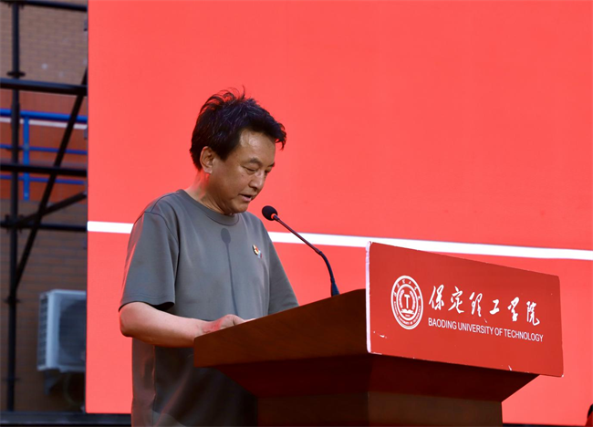执青春之笔书华章 携母校之盼赴远方——beat365英国官网2025届毕业典礼圆满落幕
