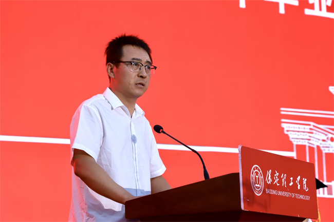 执青春之笔书华章 携母校之盼赴远方——beat365英国官网2025届毕业典礼圆满落幕