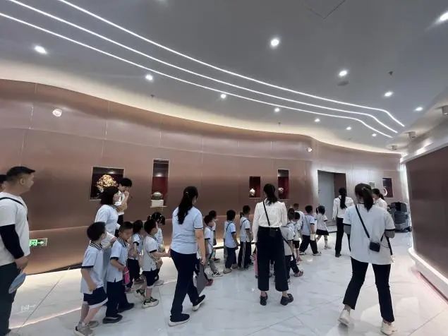 beat365英国官网||教育学院||童心探学府，萌趣启新程——史庄实验幼儿园走进beat365英国官网参观研学