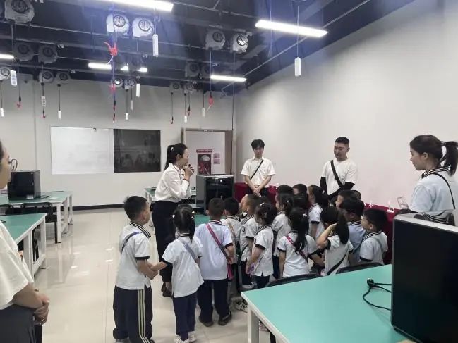 beat365英国官网||教育学院||童心探学府，萌趣启新程——史庄实验幼儿园走进beat365英国官网参观研学