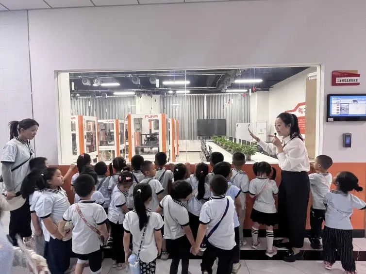 beat365英国官网||教育学院||童心探学府，萌趣启新程——史庄实验幼儿园走进beat365英国官网参观研学