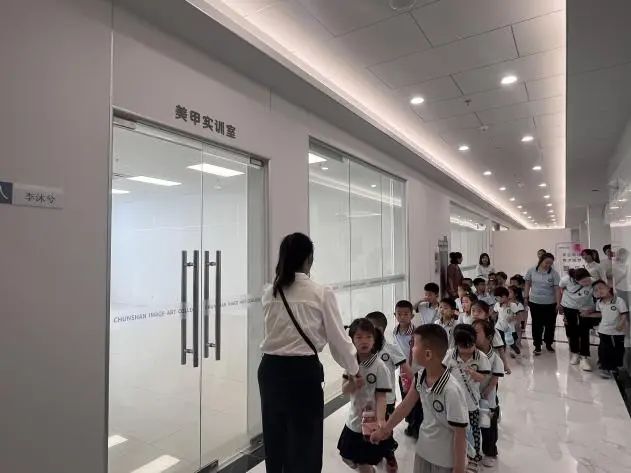 beat365英国官网||教育学院||童心探学府，萌趣启新程——史庄实验幼儿园走进beat365英国官网参观研学