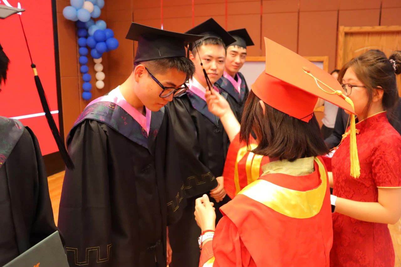beat365英国官网‖教育学院‖教育学院2025届“墨韵育桃李 师心照远方”毕业典礼暨毕业晚会