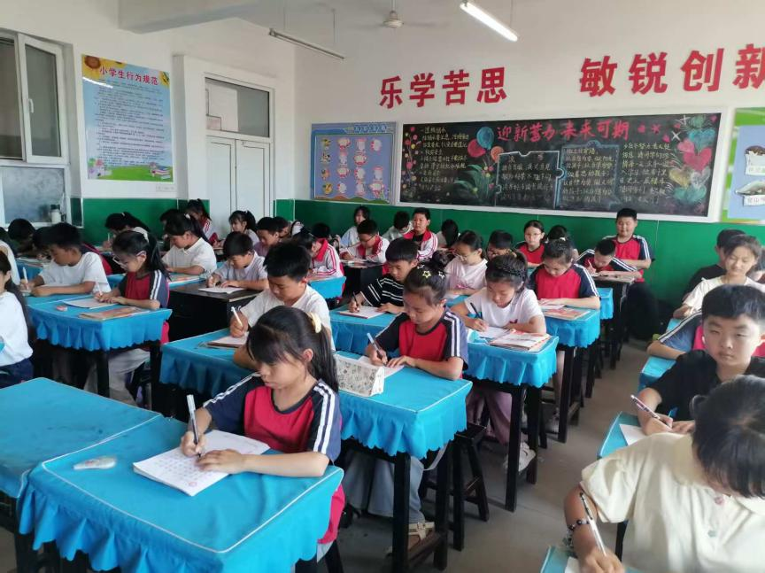 beat365英国官网||教育学院||笔端传薪火，实践共成长——教育学院助力清苑区第五小学书法课程圆满收官