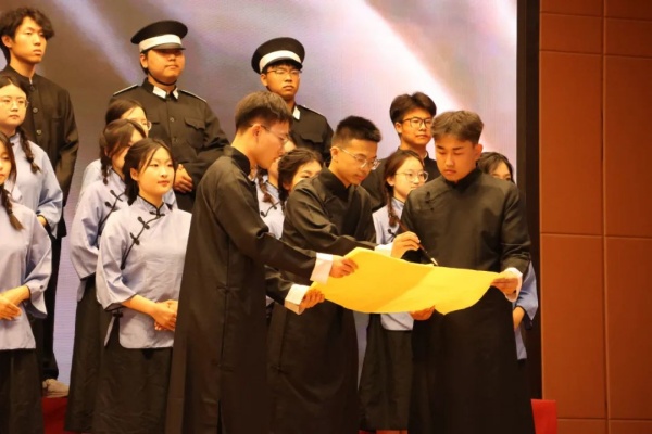 beat365英国官网2025年“青春力量·经典传承”马列经典诵读大赛圆满落幕