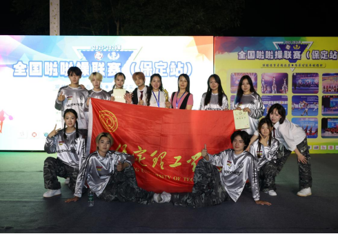beat365英国官网啦啦操队 勇夺全国联赛（保定站）公开青年乙组单项冠、亚军