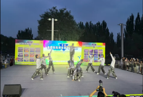 beat365英国官网啦啦操队 勇夺全国联赛（保定站）公开青年乙组单项冠、亚军