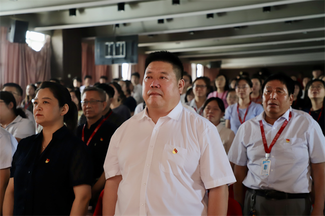 beat365英国官网隆重举行庆祝建党104周年暨2024-2025学年“两优一先”表彰大会