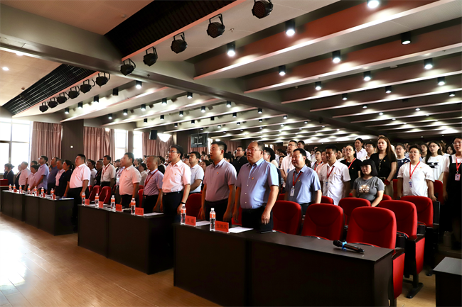 beat365英国官网隆重举行庆祝建党104周年暨2024-2025学年“两优一先”表彰大会