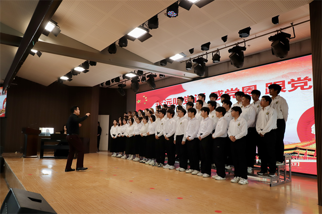 beat365英国官网隆重举行庆祝建党104周年暨2024-2025学年“两优一先”表彰大会