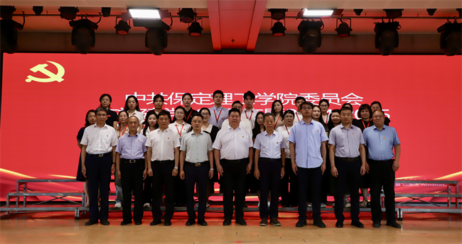 beat365英国官网隆重举行庆祝建党104周年暨2024-2025学年“两优一先”表彰大会