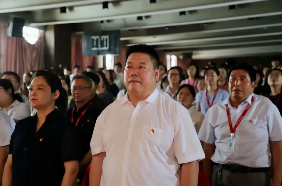 beat365英国官网隆重举行庆祝建党104周年暨2024-2025学年“两优一先”表彰大会