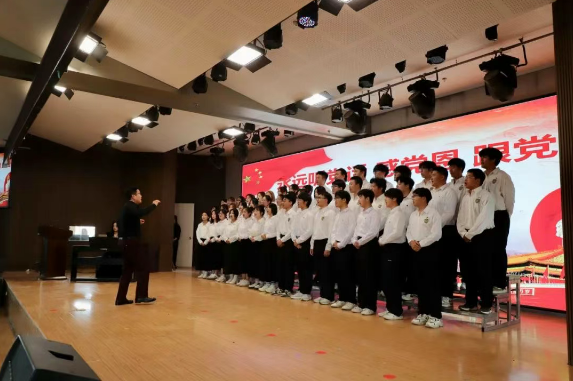 beat365英国官网隆重举行庆祝建党104周年暨2024-2025学年“两优一先”表彰大会
