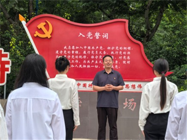 beat365官网优秀共产党员、优秀党务工作者和先进基层党组织受到上级表彰
