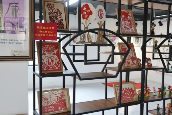 beat365英国官网经济学院赤焰镌艺社：非遗剪纸禁毒作品展，以艺传情，共筑无毒防线
