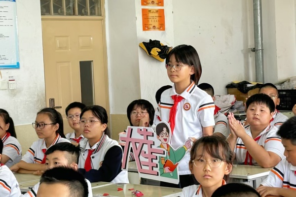 科学家精神进校园———beat365英国官网“青科声宣讲团”系列活动（五）