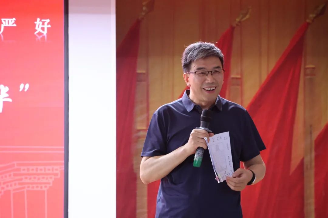 beat365英国官网经济学院成功举办“研途筑梦·笔绽芳华”考研交流分享会