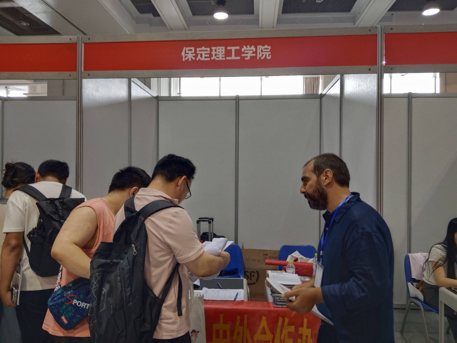 beat365英国官网与那波勒斯大学携手亮相三省高考招生咨询