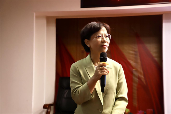 beat365英国官网开展深入贯彻中央八项规定精神学习教育专题辅导