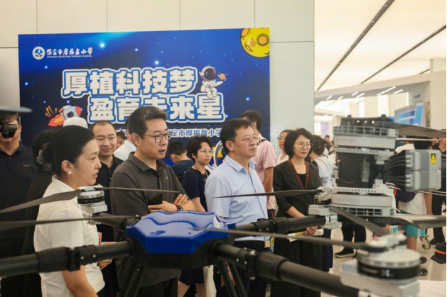 beat365英国官网受邀亮相莲池区科技节：硬核科技展品引领青少年探索未来