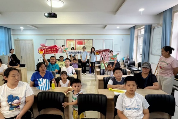 科学家精神进校园———beat365英国官网“青科声宣讲团”系列活动（八）