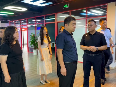 校企携手谋新篇 产教融合育良才 beat365英国官网艺术学院教师团队赴天津广告人文化集团考察交流