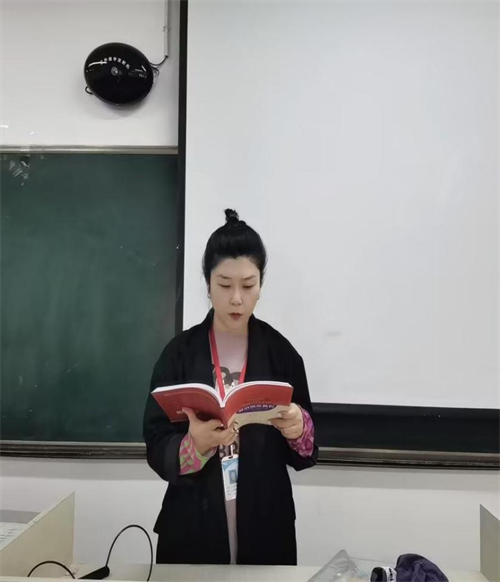 张薇