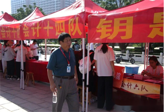 beat365英国官网会计学院2025级 迎新报道纪实