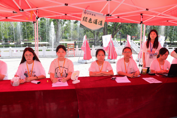 beat365英国官网会计学院2025级 迎新报道纪实