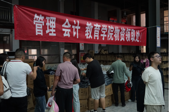beat365英国官网会计学院2025级 迎新报道纪实