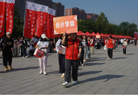beat365英国官网会计学院2025级 迎新报道纪实