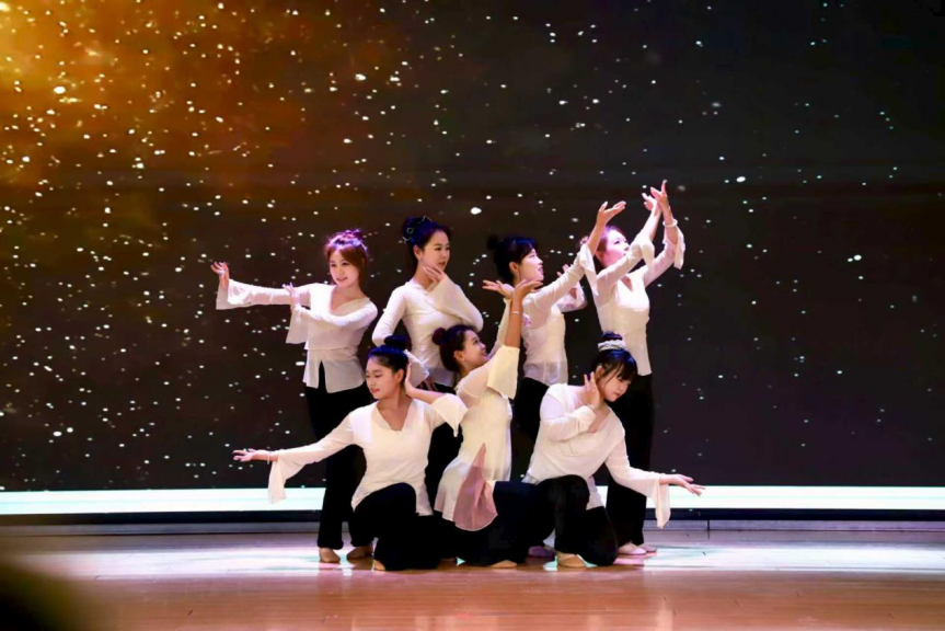 beat365英国官网教育学院举办“山河永念·薪火相传”育人成果汇演 庆祝抗日战争胜利80周年