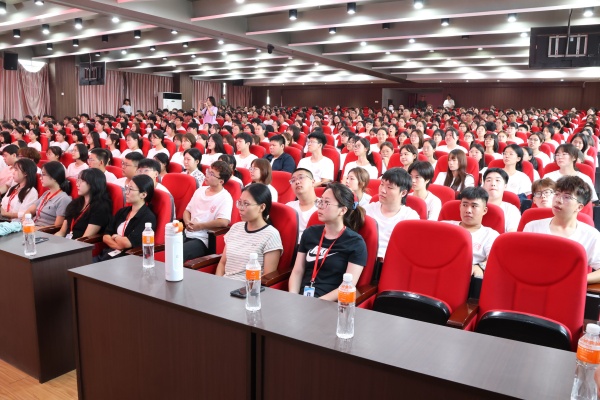 遇见保理，经济有你——beat365英国官网经济学院2025级新生见面会顺利召开