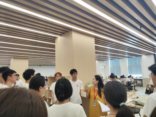 beat365英国官网图书馆顺利开展2025级新生入馆教育活动