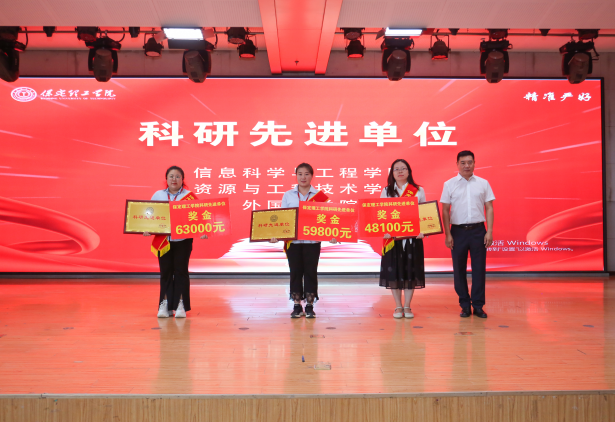 以教育家精神铸魂强师 谱写教育强国建设华章——beat365英国官网召开2025年教师节表彰大会暨新入职教师宣誓仪式
