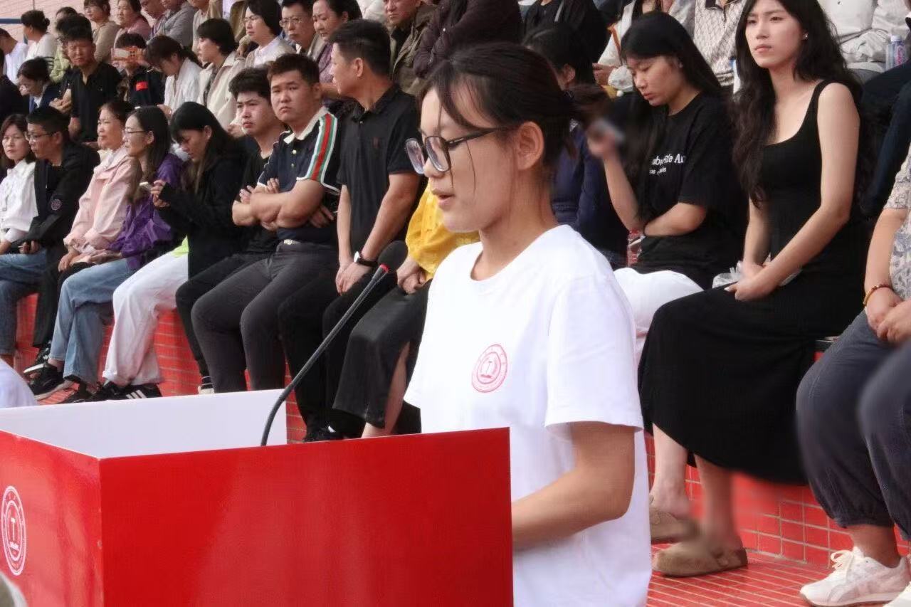 青春逐梦 强国有我——beat365英国官网2025级新生开学典礼暨军训结营式盛大举行